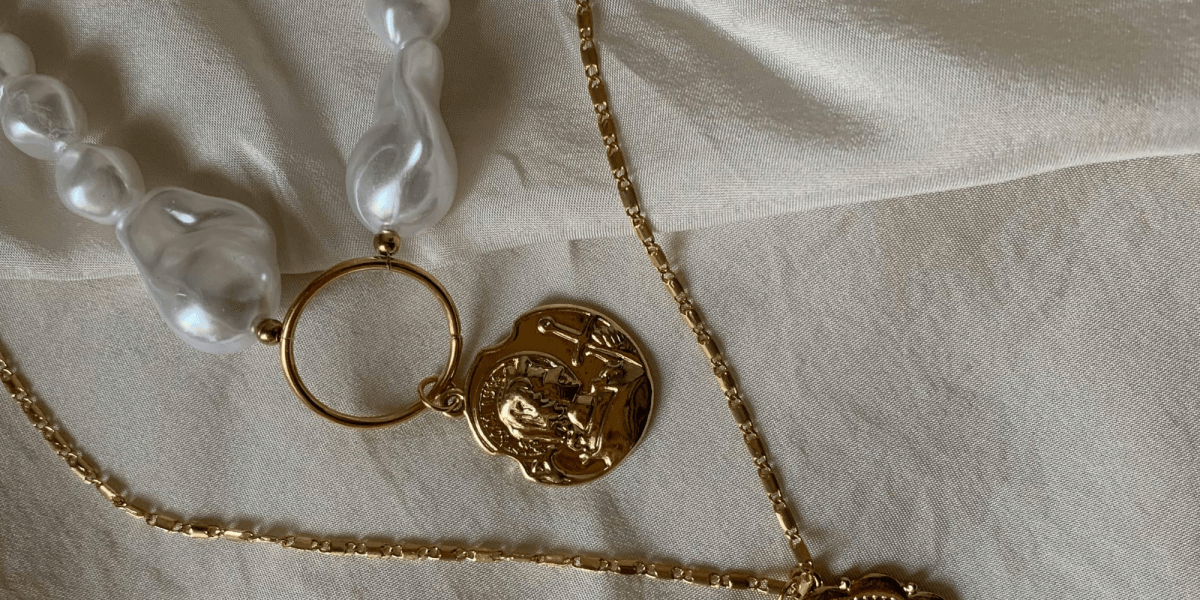 Why French Women Love Vintage Jewellery: Thrift Secrets Revealed