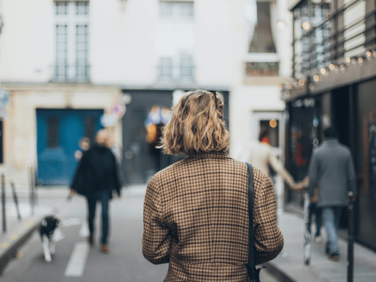 City Travel Outfits for Long Walking Days: 6 Polished & Practical Looks